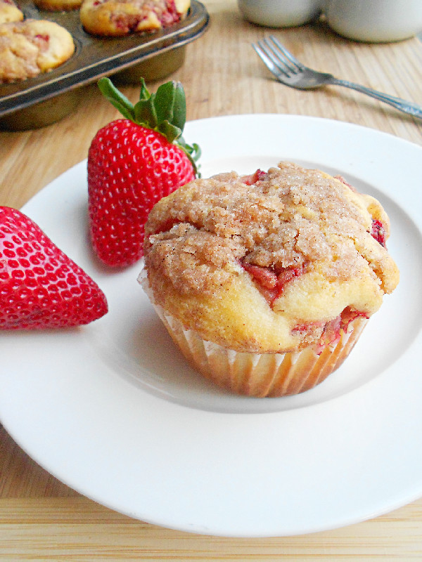 Strawberry Cheesecake Streusel Muffins