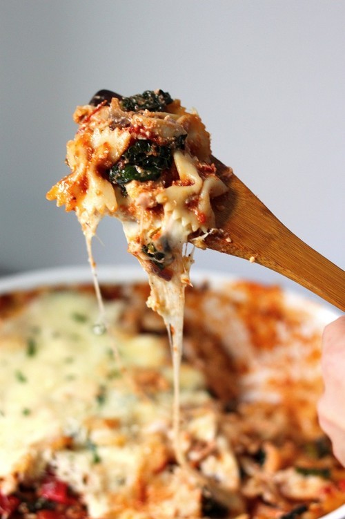 Cheesy Kale and Roasted Red Pepper Pasta Bake